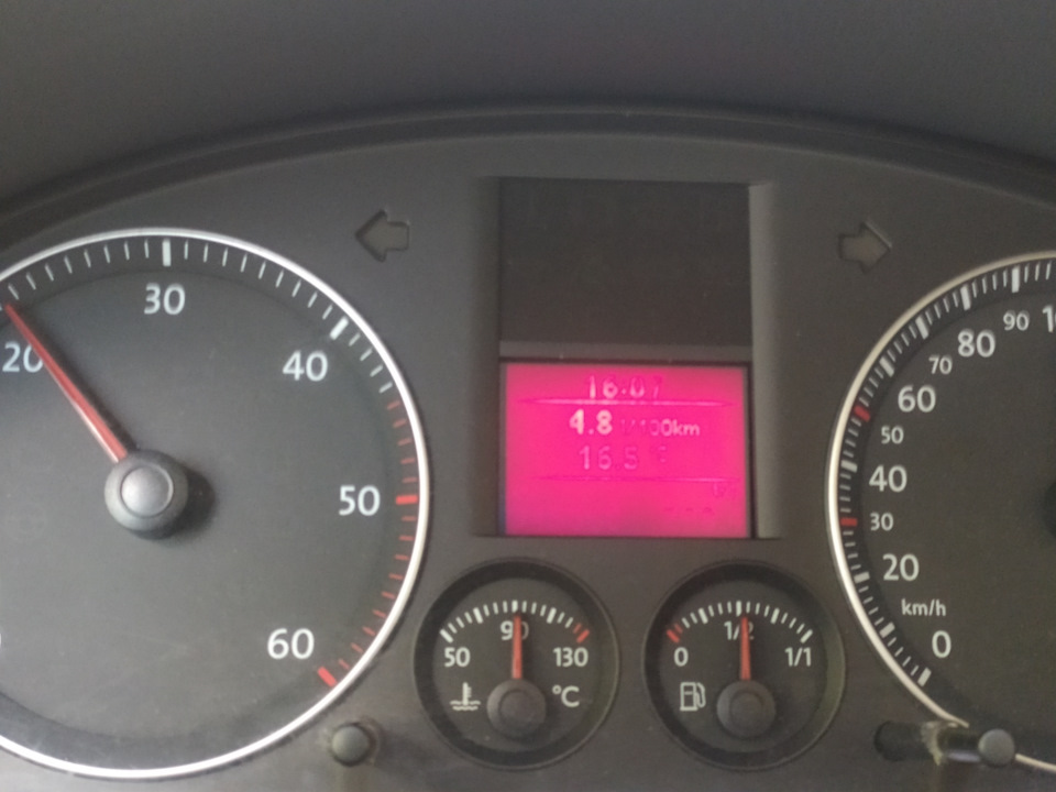 Темнеет экран борт компа — Volkswagen Touran (1G), 1,9 л, 2005 года ...