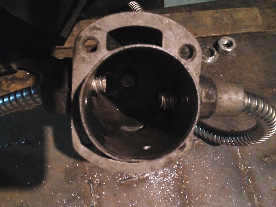 Замена резинок реактивных тяг СЭВИ. Габаритка. Проба зарядки аккума ...