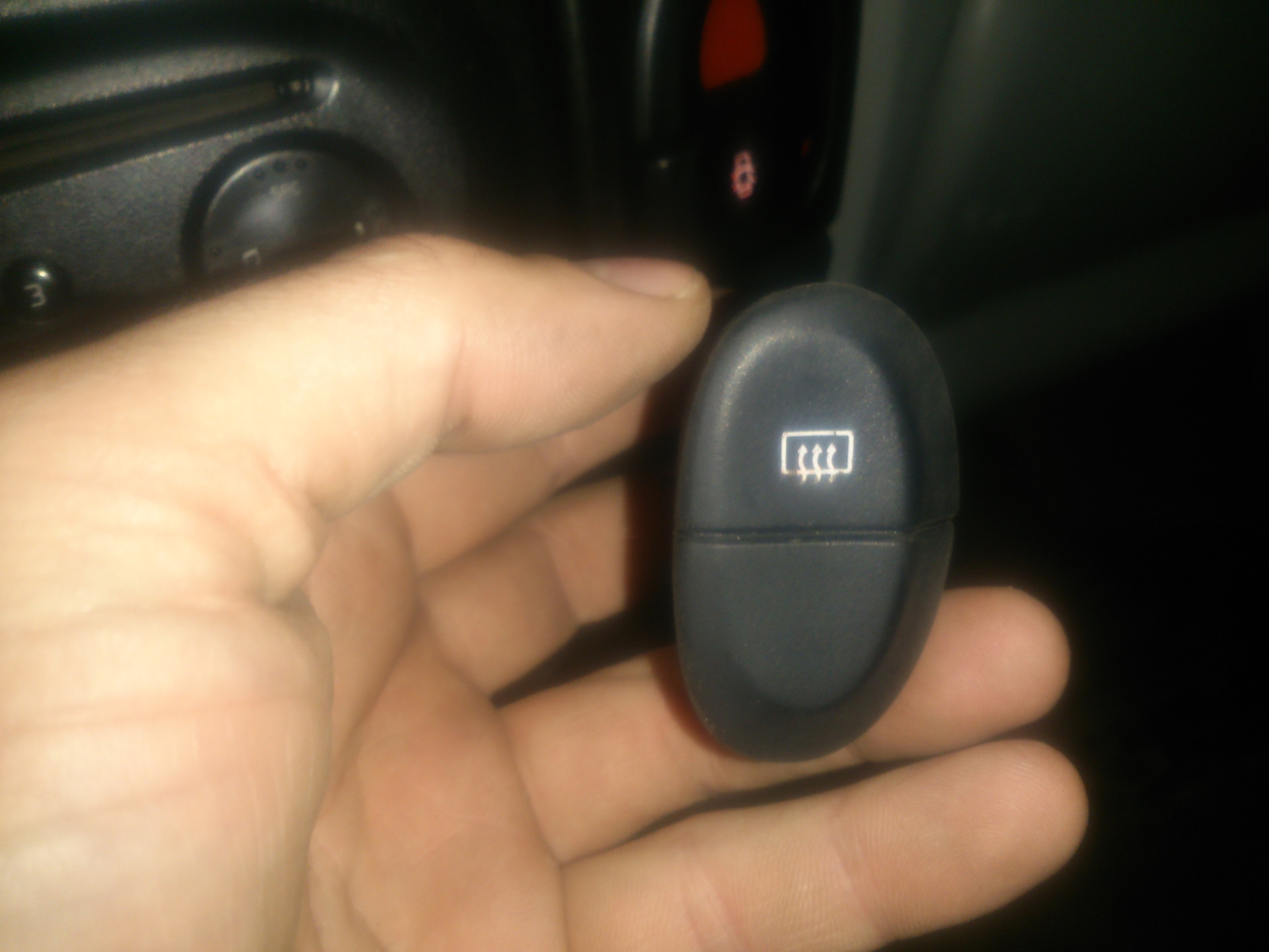 Лампа подсветки подогрев заднего стекла ваз 2112 цоколь. Кнопка подогрева сидений ниссан. Кнопка разбор. Авар 3842. Лампа подсветки подогрев заднего стекла ваз 2112 цоколь.