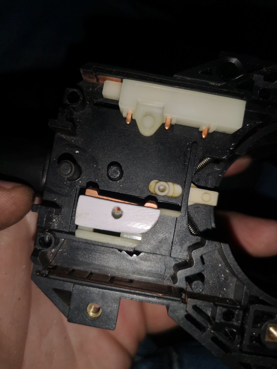 В поисках блуждающих огней. Габарит горит при включении поворотника ...