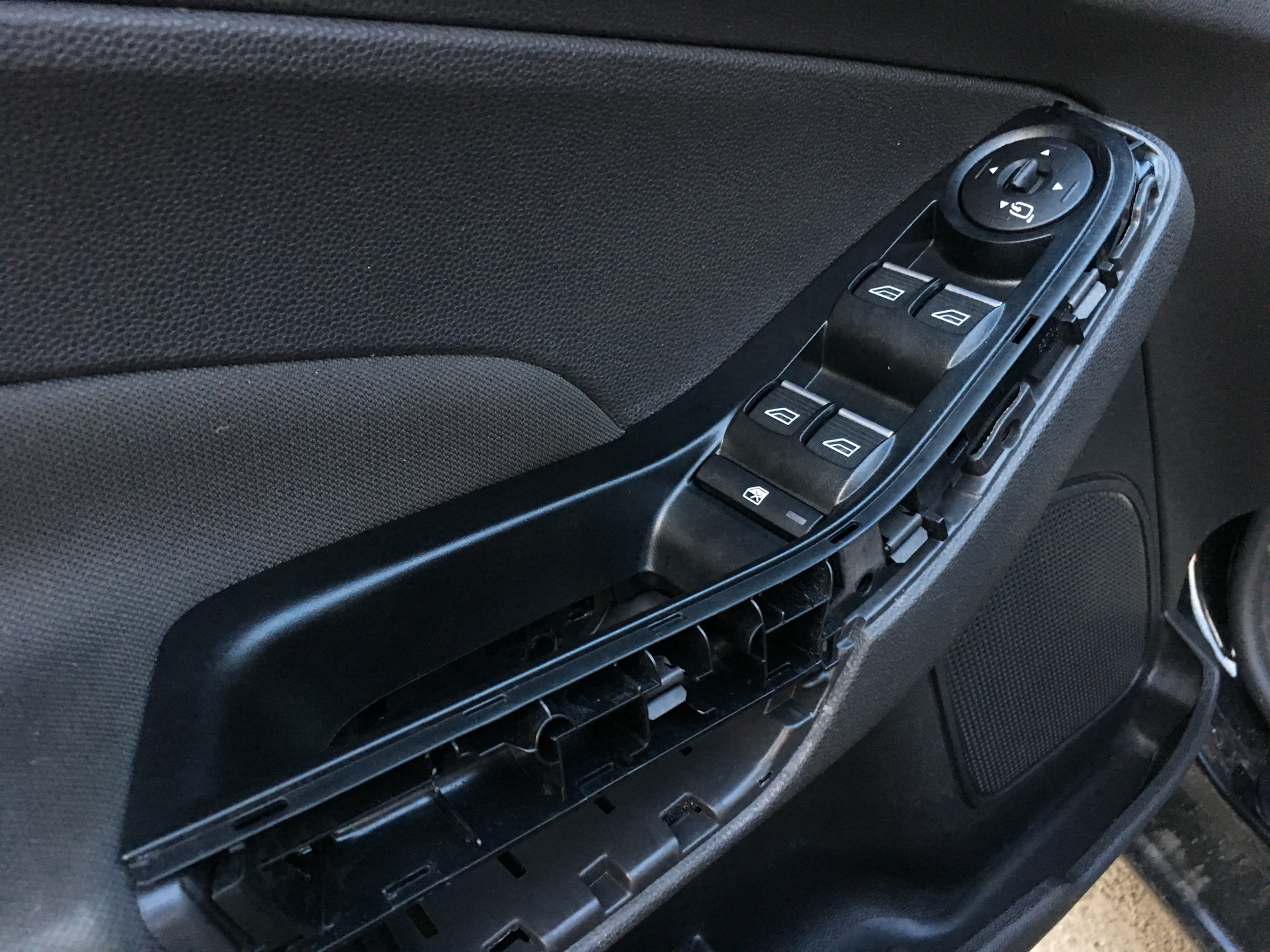 Задние электростеклоподъемники — Ford Fiesta (Mk VI), 1,5 л, 2015 года ...