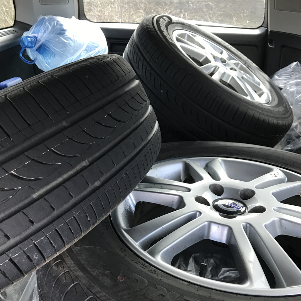 Шины летние Pirelli 235/65 R17, литые диски 7Jx17 ET49 5x108 на Volvo XC90  (1G). Б/у | 62 000 ₽ в городе Псков | DRIVE2