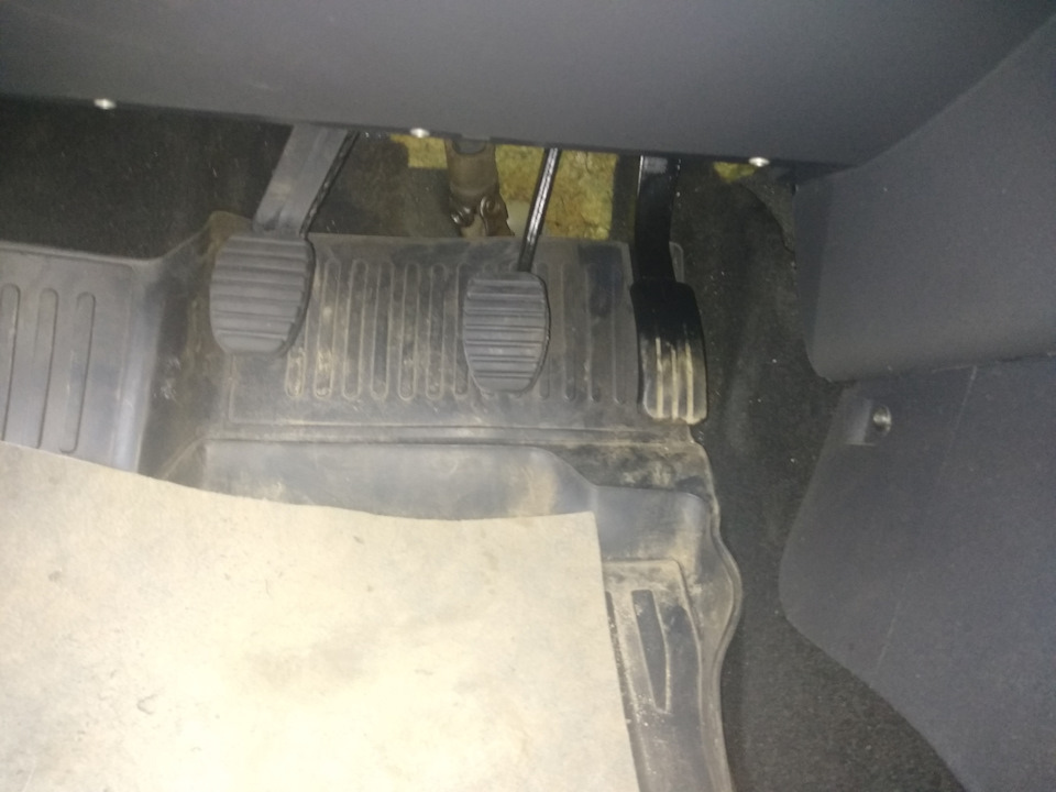 Часть 2. Накладка педали сцепления. — Renault Sandero Stepway (1G), 1,6 ...