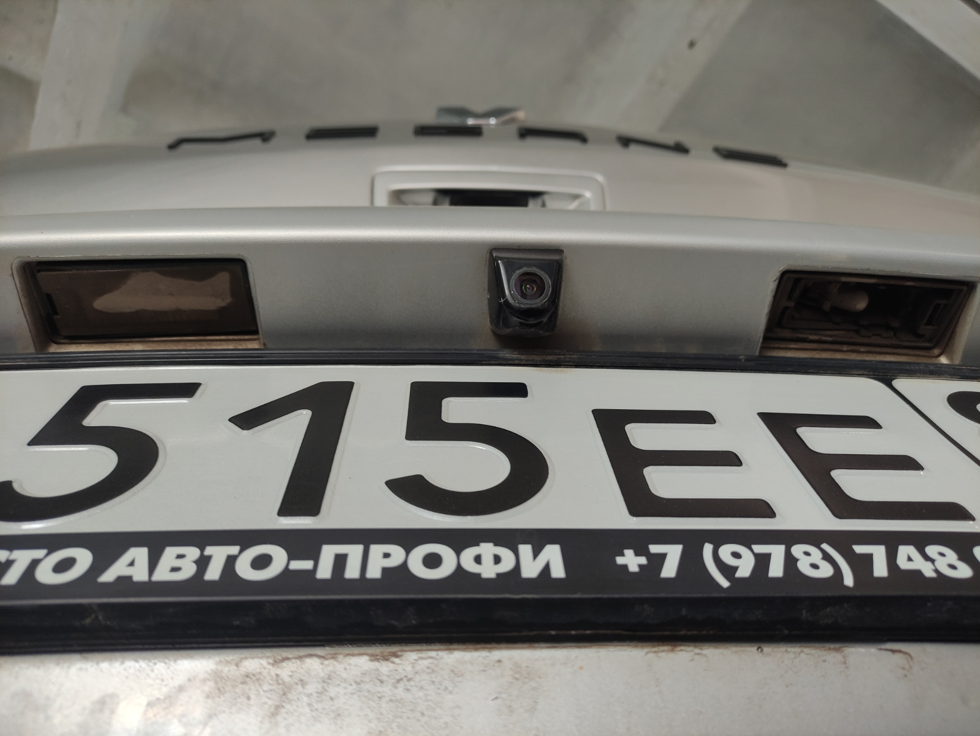 Замена подсветки номера — Renault Megane II, 1,6 л, 2008 года | тюнинг ...