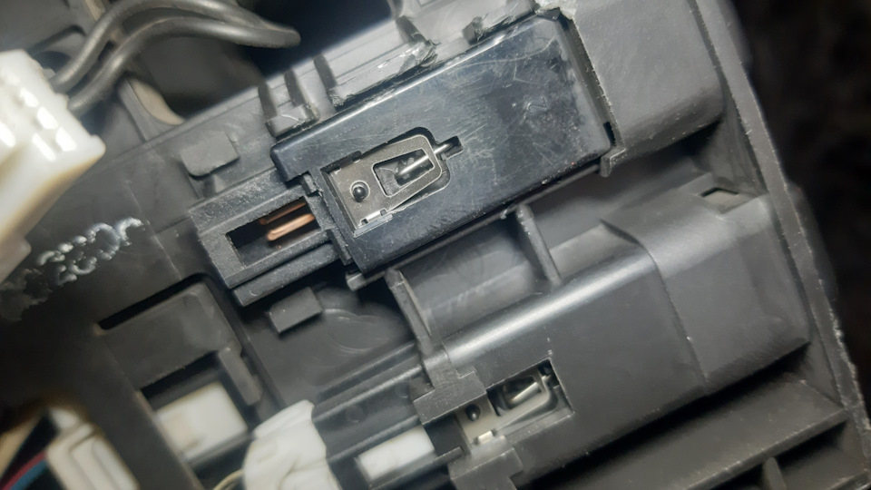 Кнопка рециркуляции воздуха — Nissan Expert (W11), 1,8 л, 2000 года ...