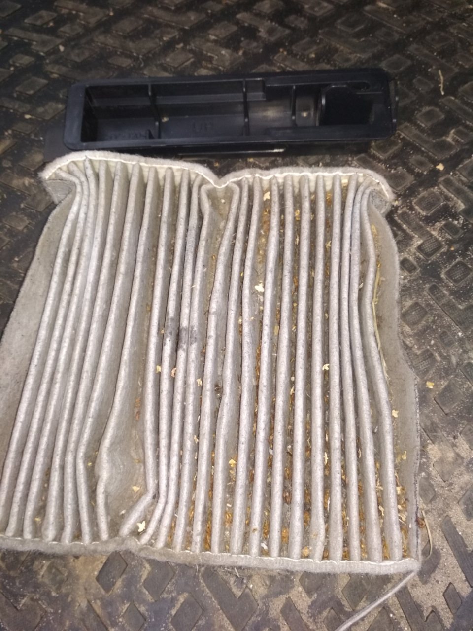 Замена салонного фильтра — Renault Duster (1G), 2 л, 2014 года ...