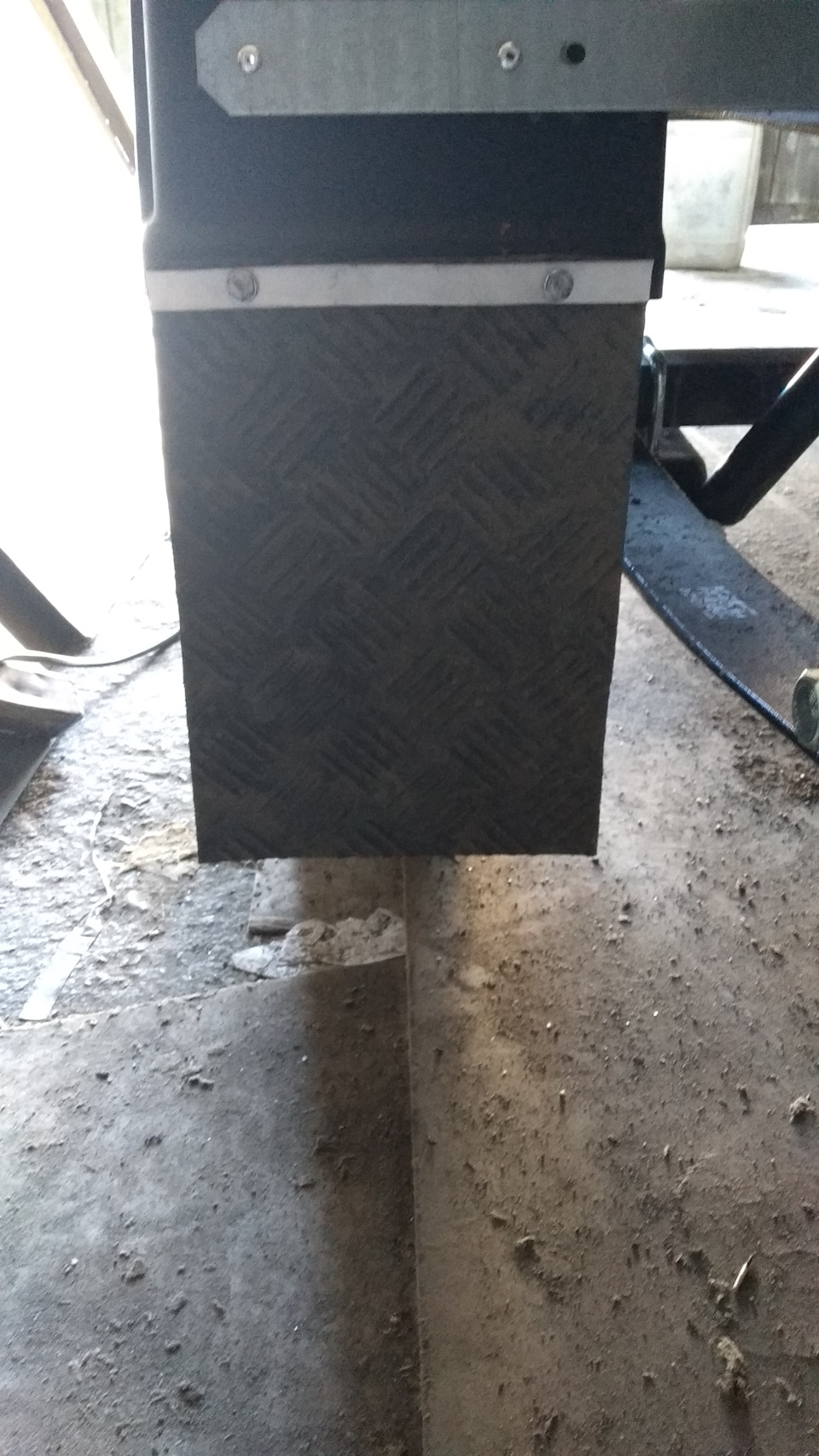 Прицеп. Переделка застёжек самосвала и брызговиков. — Isuzu Elf, 2,5 л ...