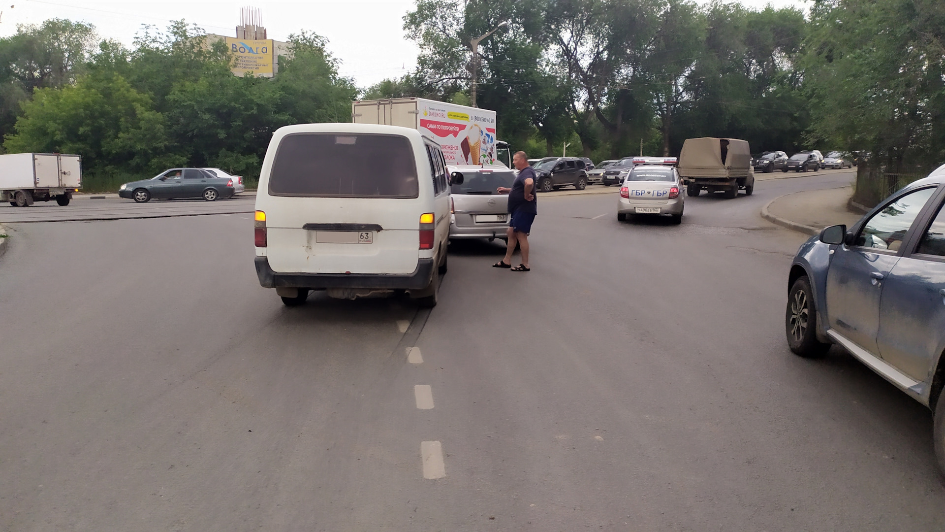 Дтп 22 партсъезда. Кольцо 22 партсъезда самара фото. Авария на кольце 22 партсъезда самара. Дтп 22 партсъезда. Авария в камышинском районе.