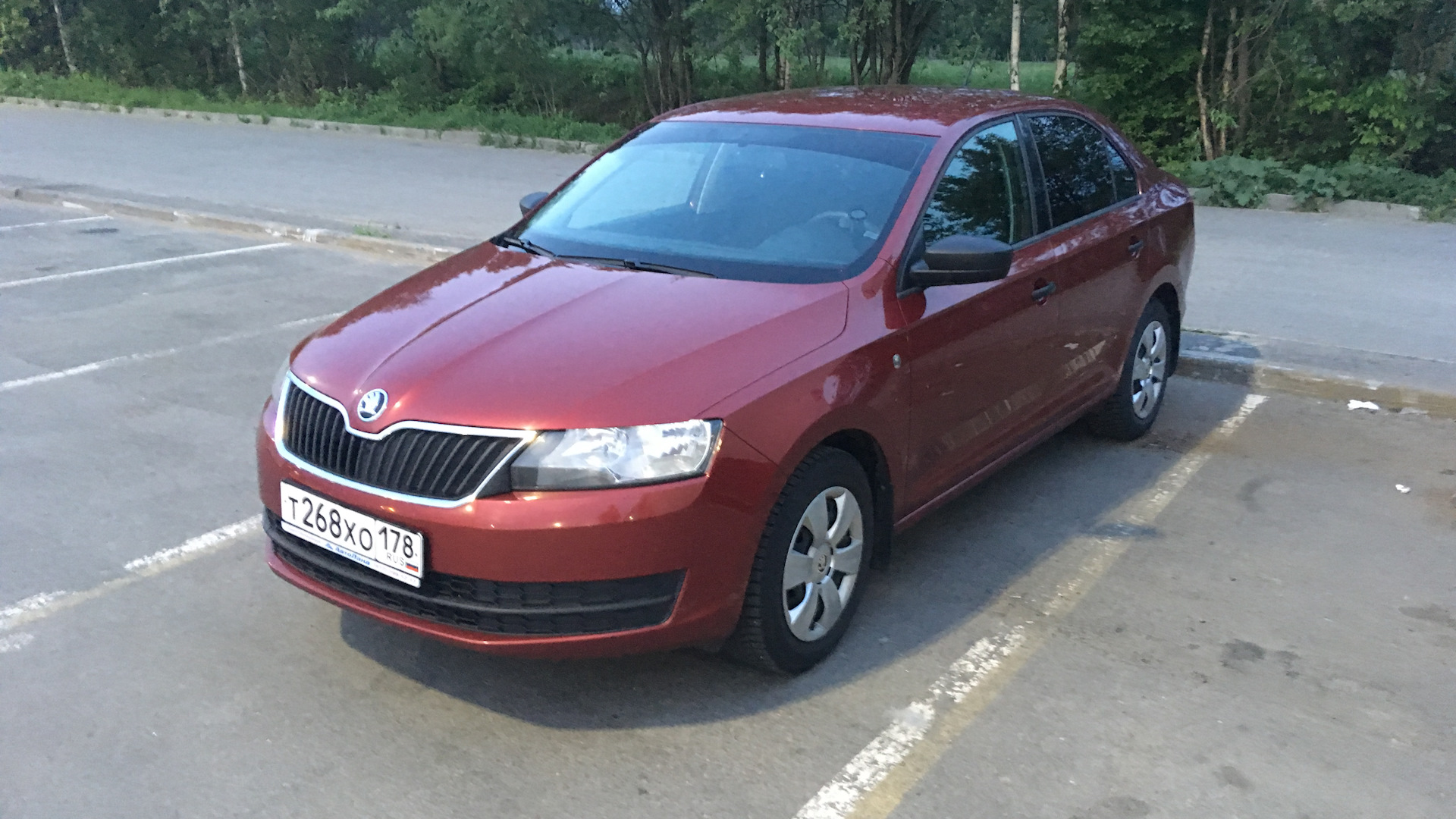 Красный Ruby Skoda Rapid