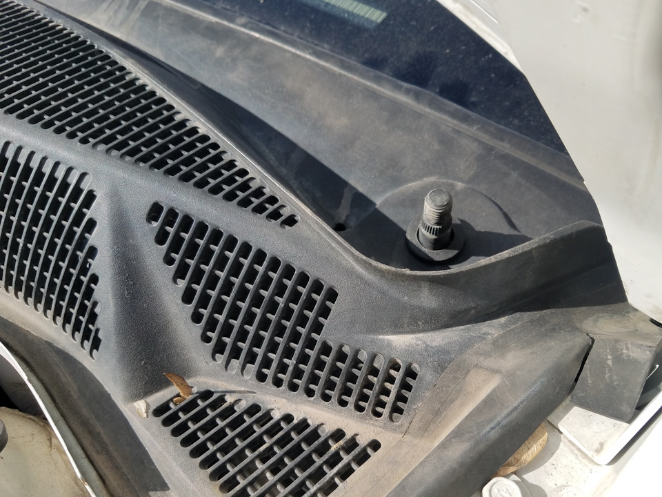 Заглушка под дворник — Opel Astra H, 1,6 л, 2011 года | запчасти | DRIVE2