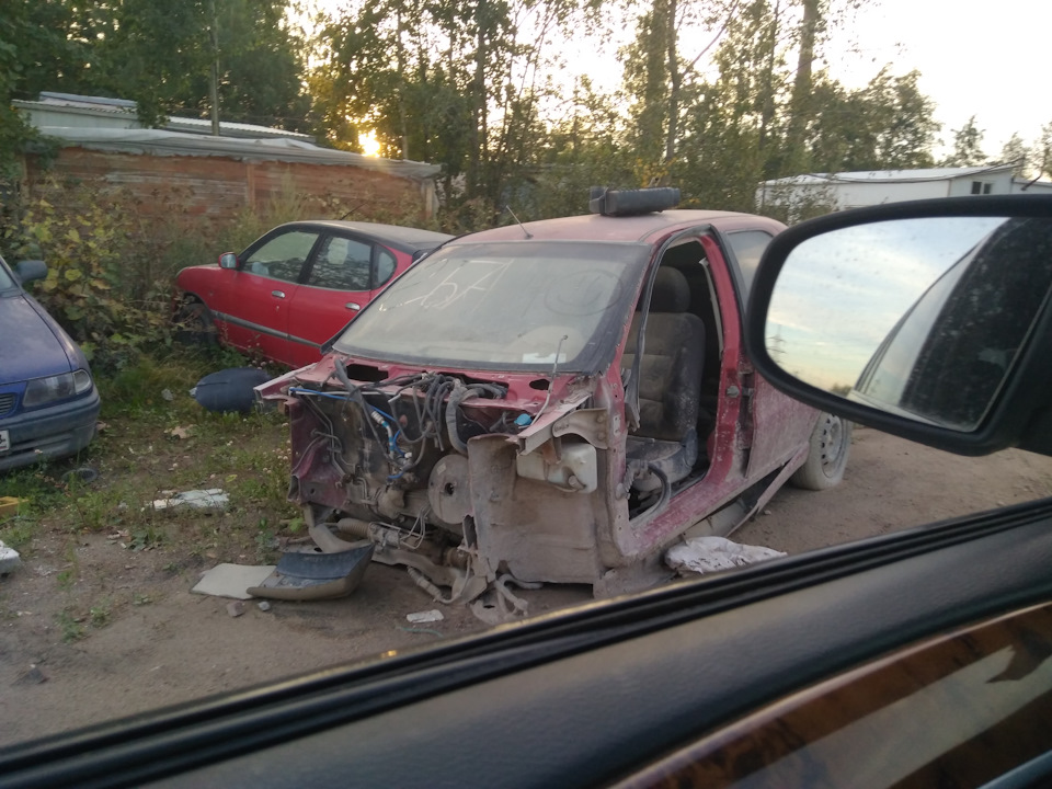 Могильник авто под питером. Смотреть фото Могильник авто под питером. Смотреть картинку Могильник авто под питером. Картинка про Могильник авто под питером. Фото Могильник авто под питером