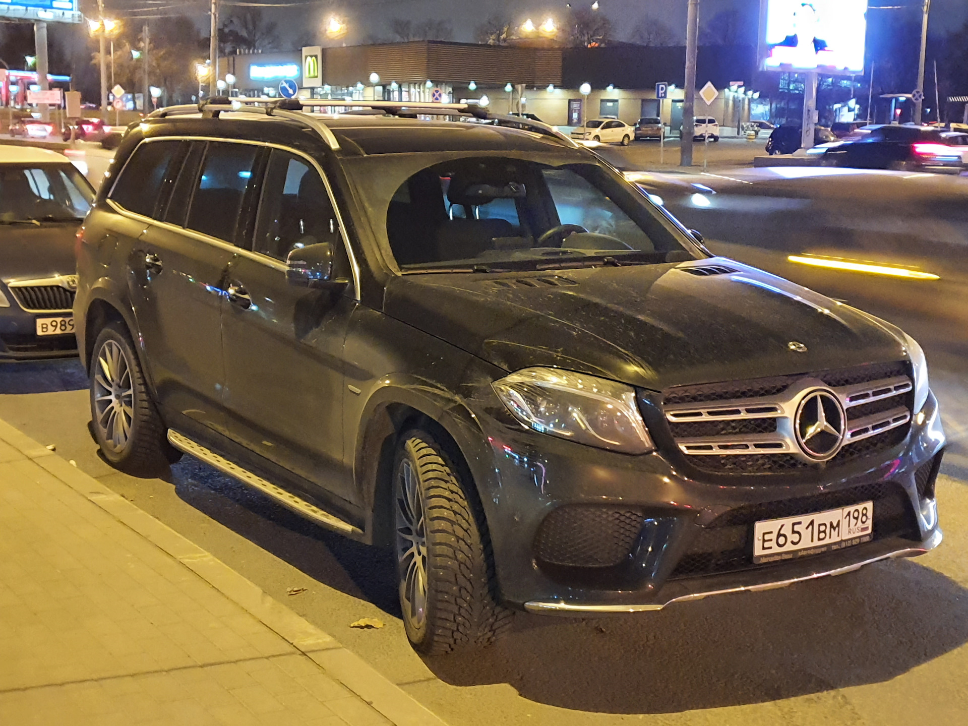 Gls москва. Mercedes GLS. GLS 3.0. Мерседес GLS Москва. GLS Мерседес 2023 зеленый.