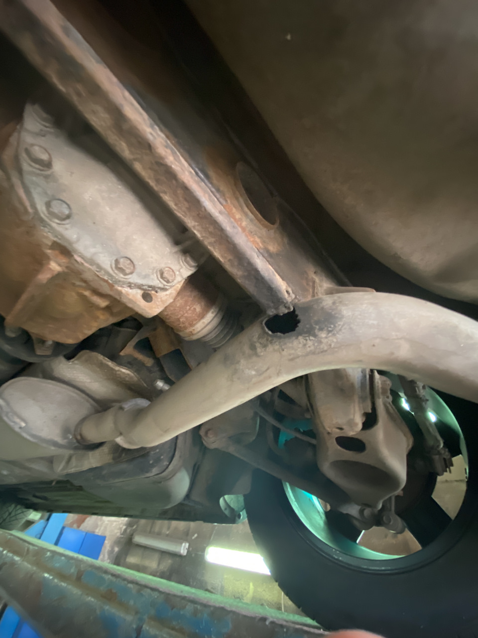 12 / Выхлоп — Chrysler 300 (300C) (1G), 3,5 л, 2008 года | визит на ...