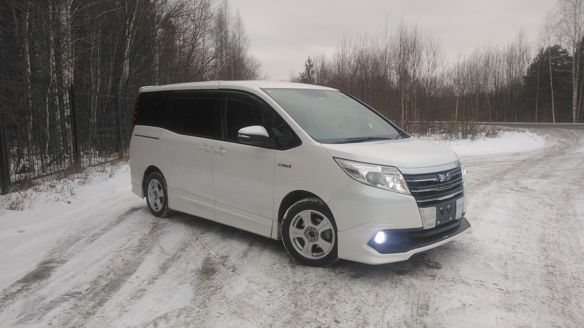 Toyota Noah (3G) 1.8 гибридный 2014 | на DRIVE2