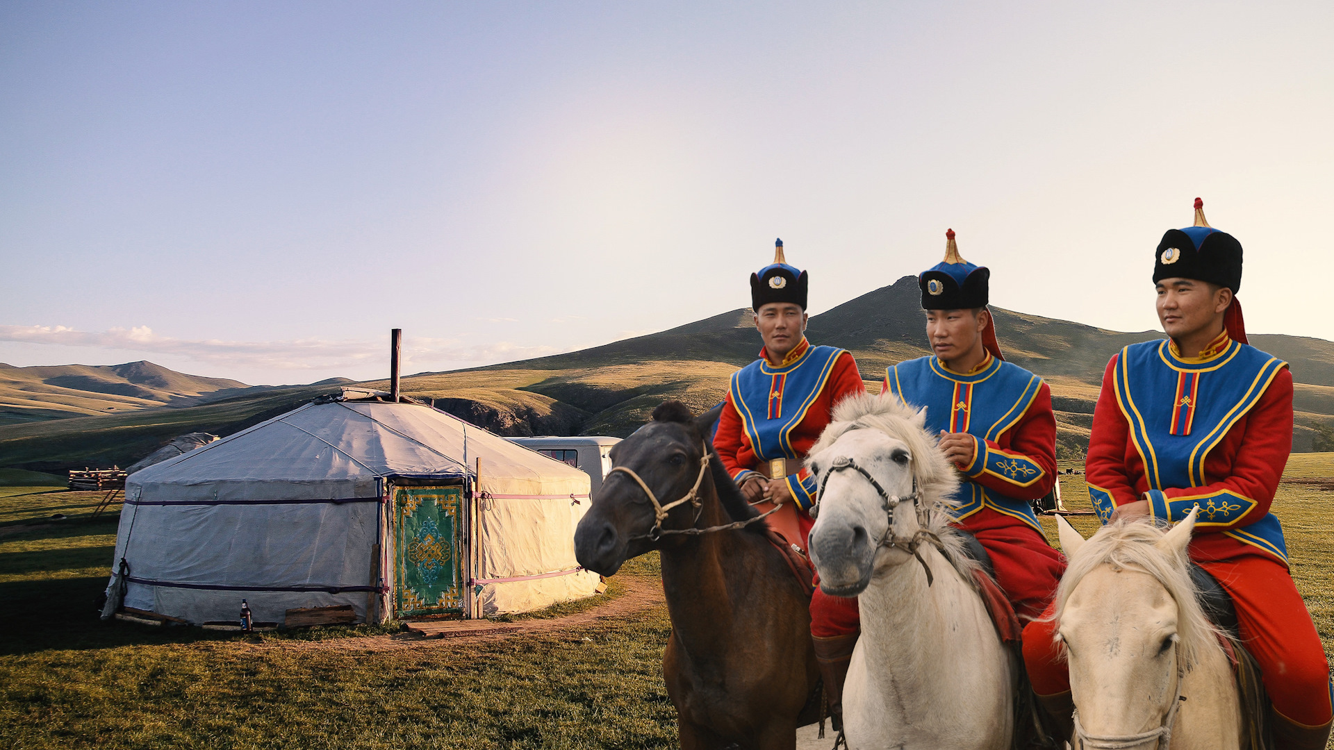 Монголия самое главное. Монголы Улан Батор. Улан Батор юрта. Монгольские степи Улан Батор. Монголия Улан Батор люди.