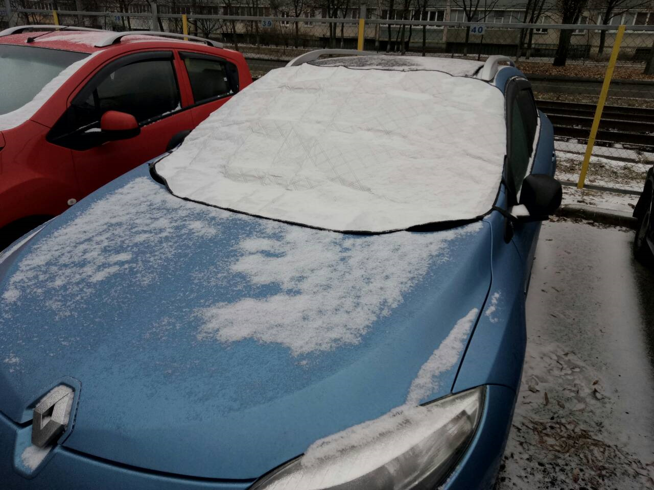 Тонировка зимой. Защита авто от наледи. Покрывало для машины от холода. Покрывало для лобового стекла зимой. Чехол на зеркала машины от наледи.