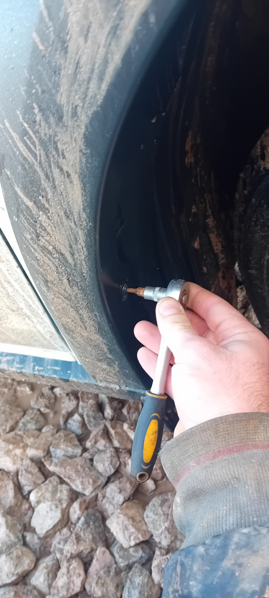 Разбираем пластик крыла — Renault Logan Stepway