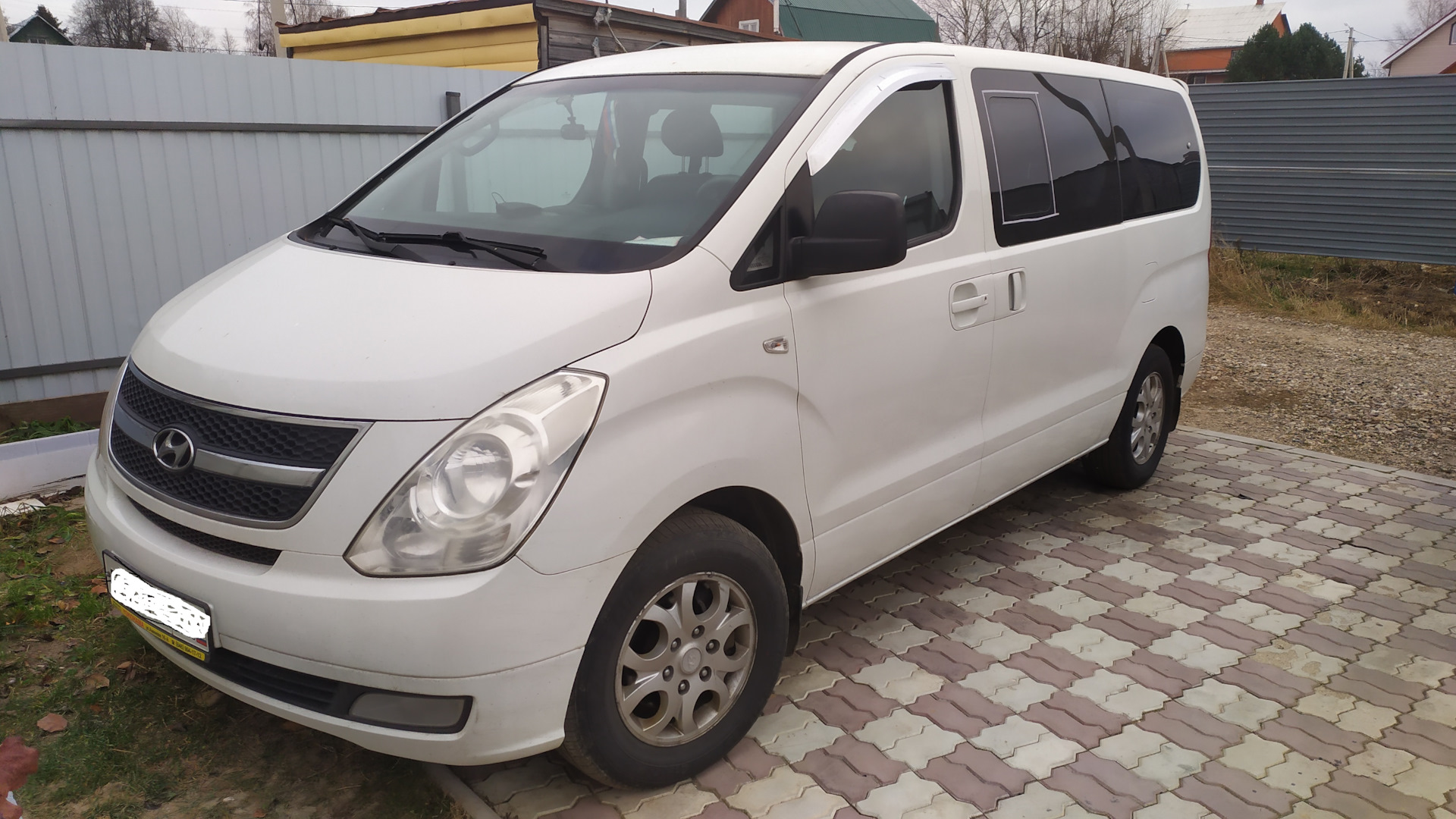 Hyundai Grand Starex 2.5 дизельный 2011 | Грандик-Белый полукемпер на DRIVE2