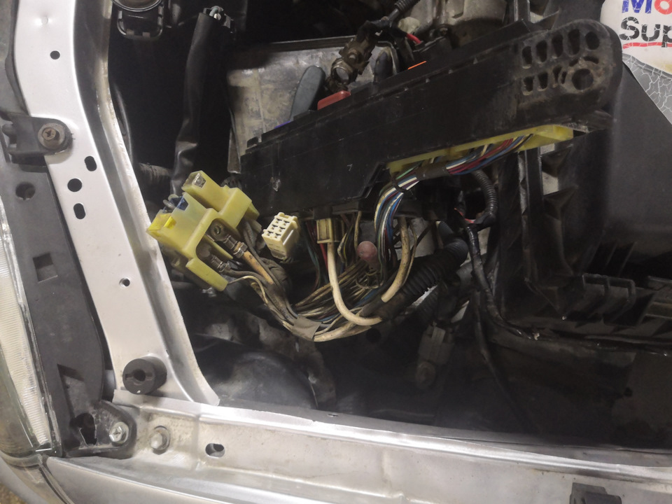 Приключения электроника — Toyota Avensis I, 2 л, 2002 года ...