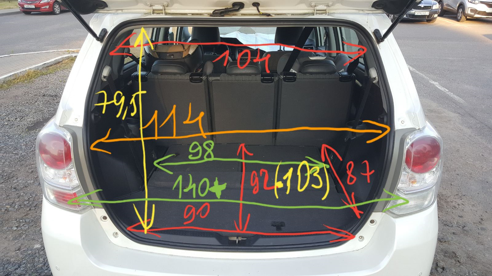 Королла размеры багажника. Высота багажника Тойота версо. Toyota Verso габариты багажника. Toyota Corolla 2008 багажник ширина. Toyota Corolla 2008 багажник размер.