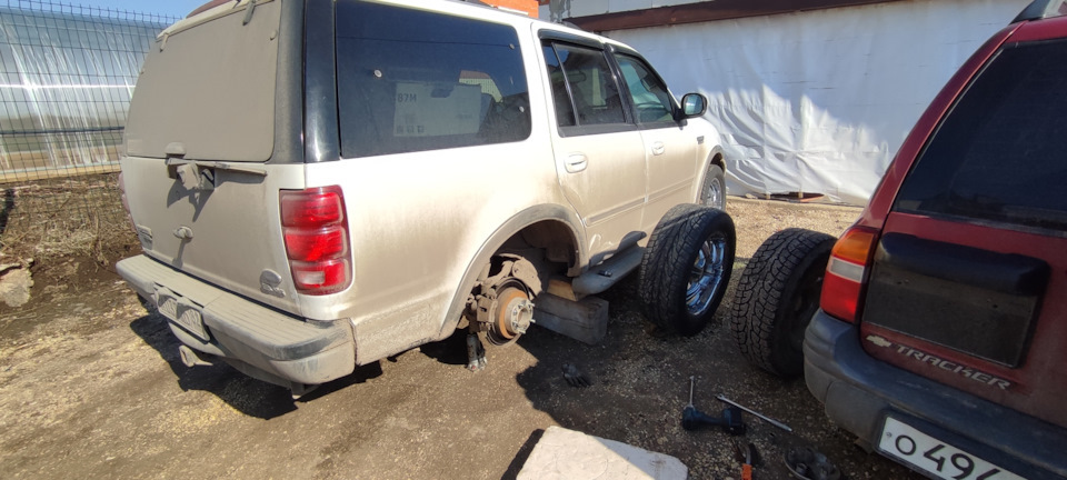 Фото в бортжурнале Ford Expedition (1G)