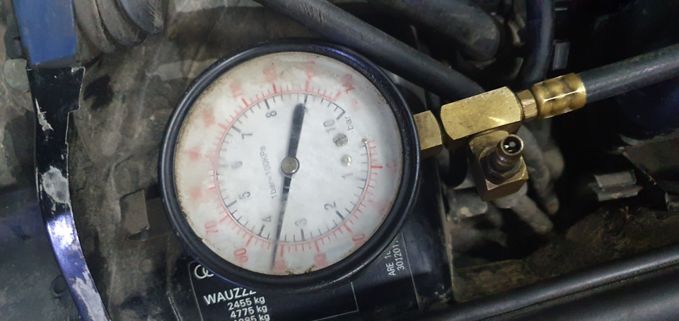 Замена топливного фильтра и замер топлива — Audi Allroad (C5), 2,7 л ...