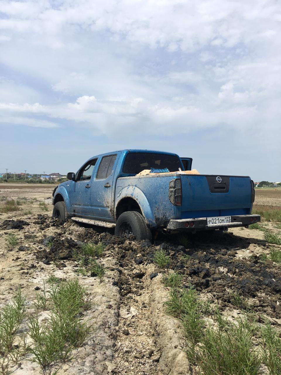 Фото на природе и неправильная парковка в городе😅 — Nissan Navara (2G),  2,5 л, 2006 года | фотография | DRIVE2