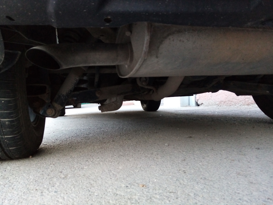 Отвалился экран глушителя. (( — Nissan Qashqai (1G), 2 л, 2008 года ...
