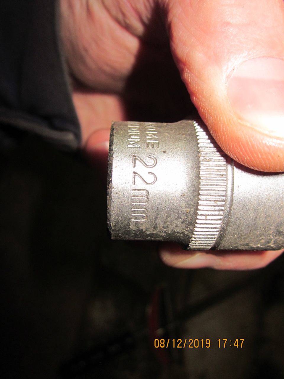 Головка для откручивания болта крепления амортизатора к балке — Lada Vesta SW (1G)