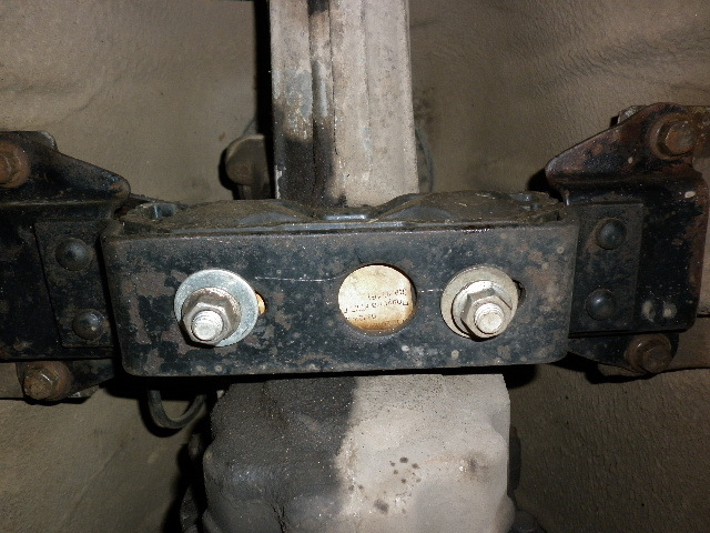 Видны рассверленные отверстия. — ГАЗ 31105