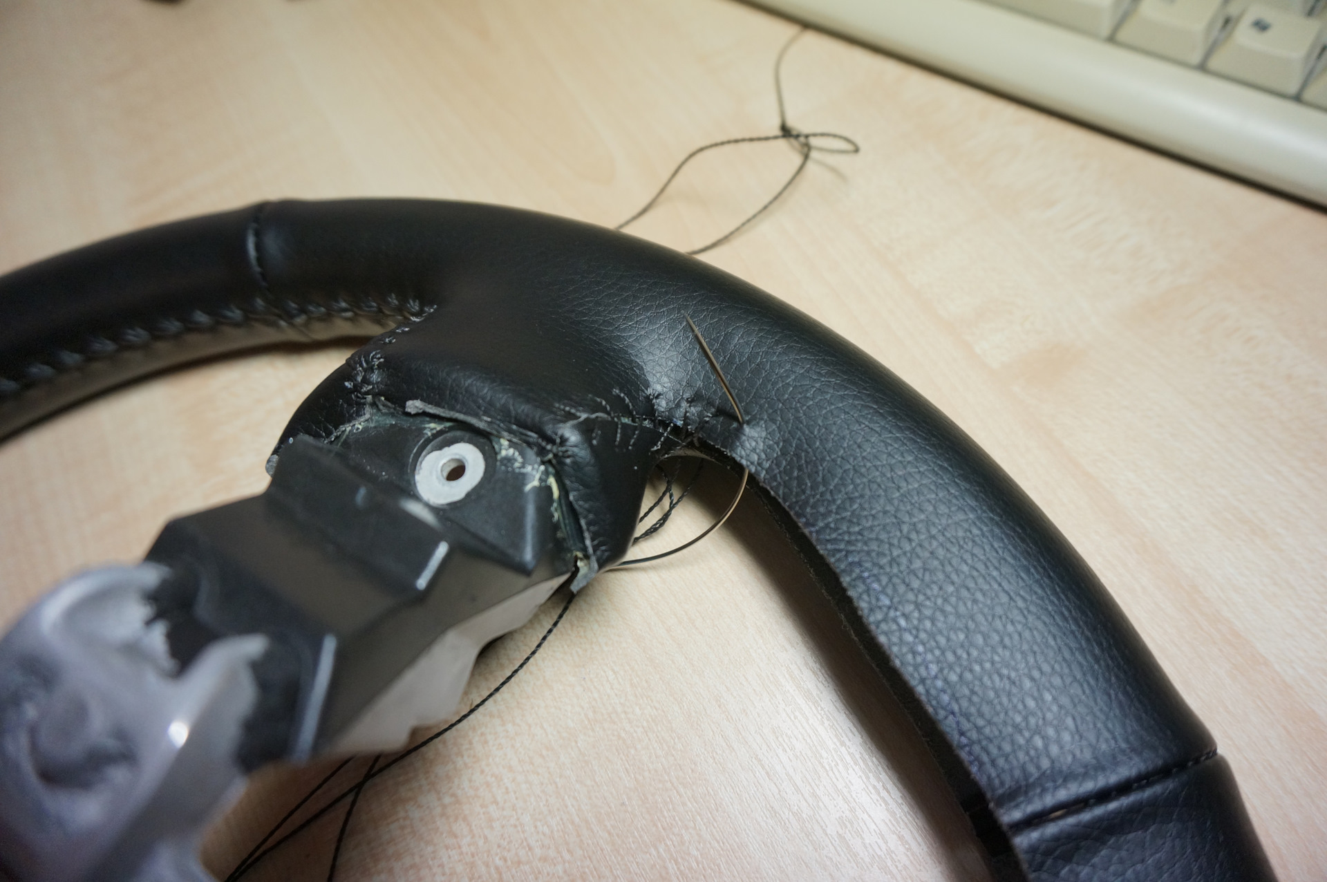 Подогрев руля спираль. Руль с подогревом мурано. Съемный подогрев руля. Подогрев руля лс430. Подогрев руля xl1000v.