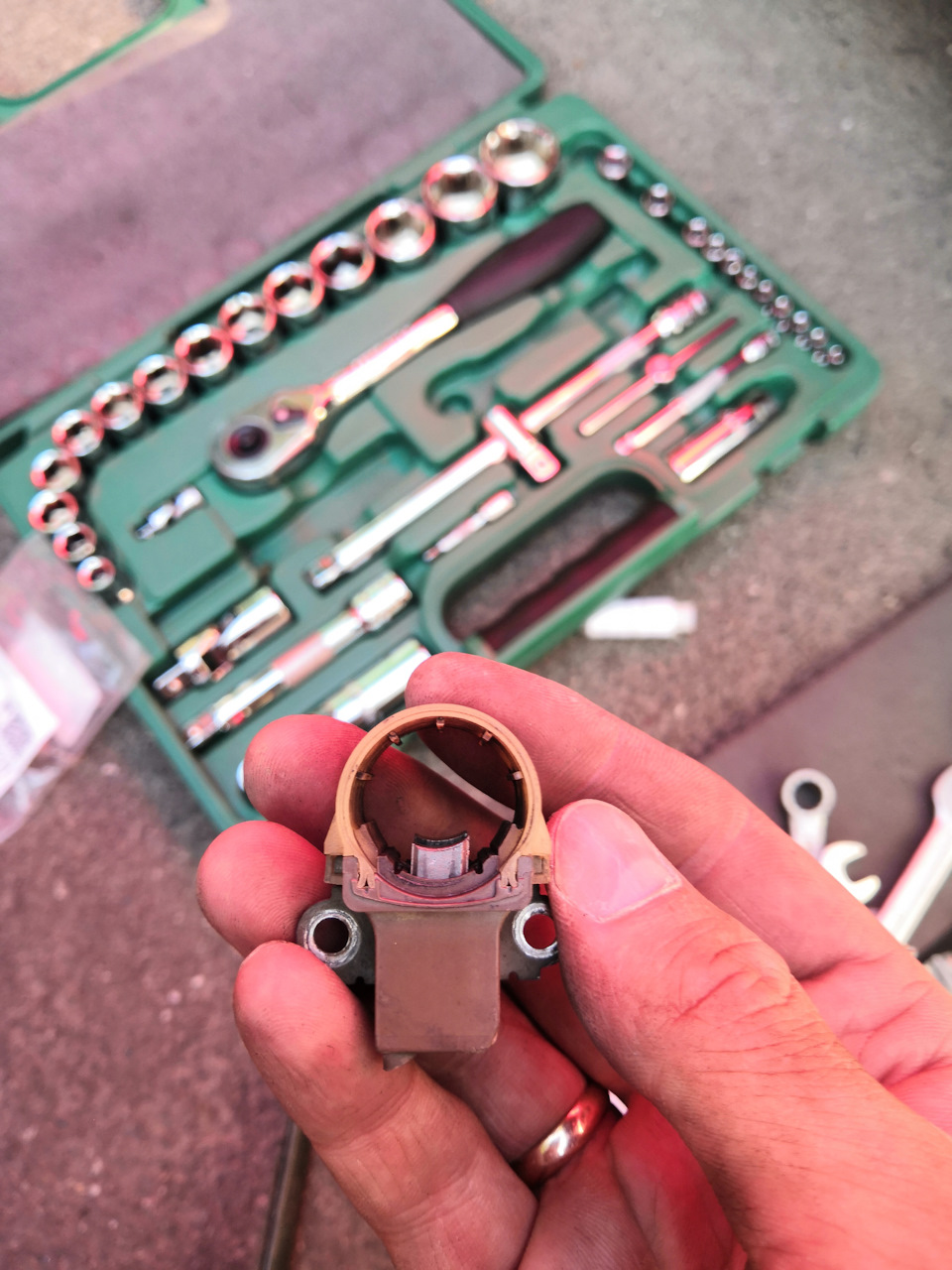 Щетки генератора — Toyota ist (1G), 1,3 л, 2006 года | расходники | DRIVE2