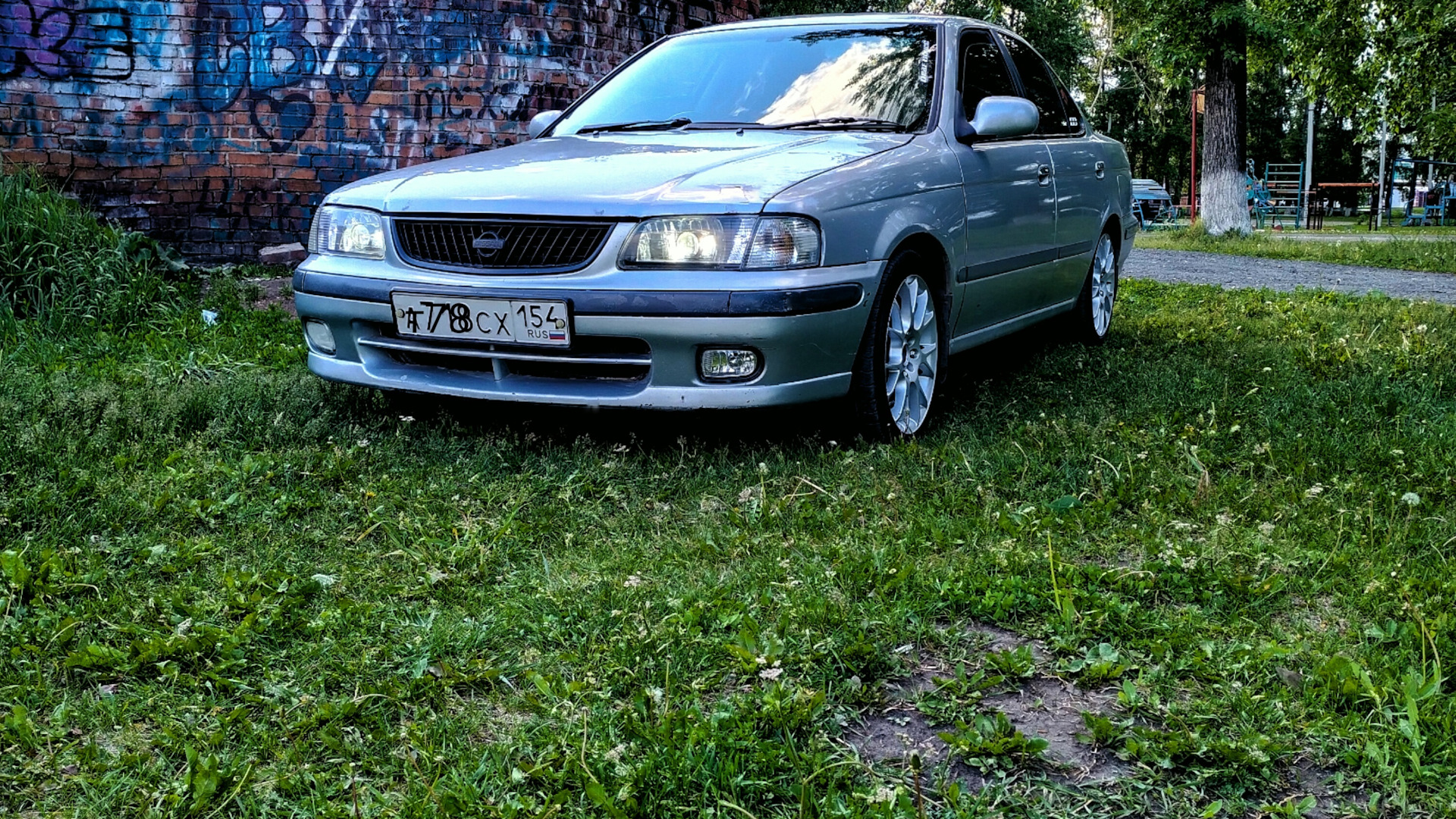 Дром ниссан санни. Ниссан Санни в15. Nissan Sunny vz-r b15. Тюнинг Ниссан Санни 15. Ниссан Санни тюнинг b15.