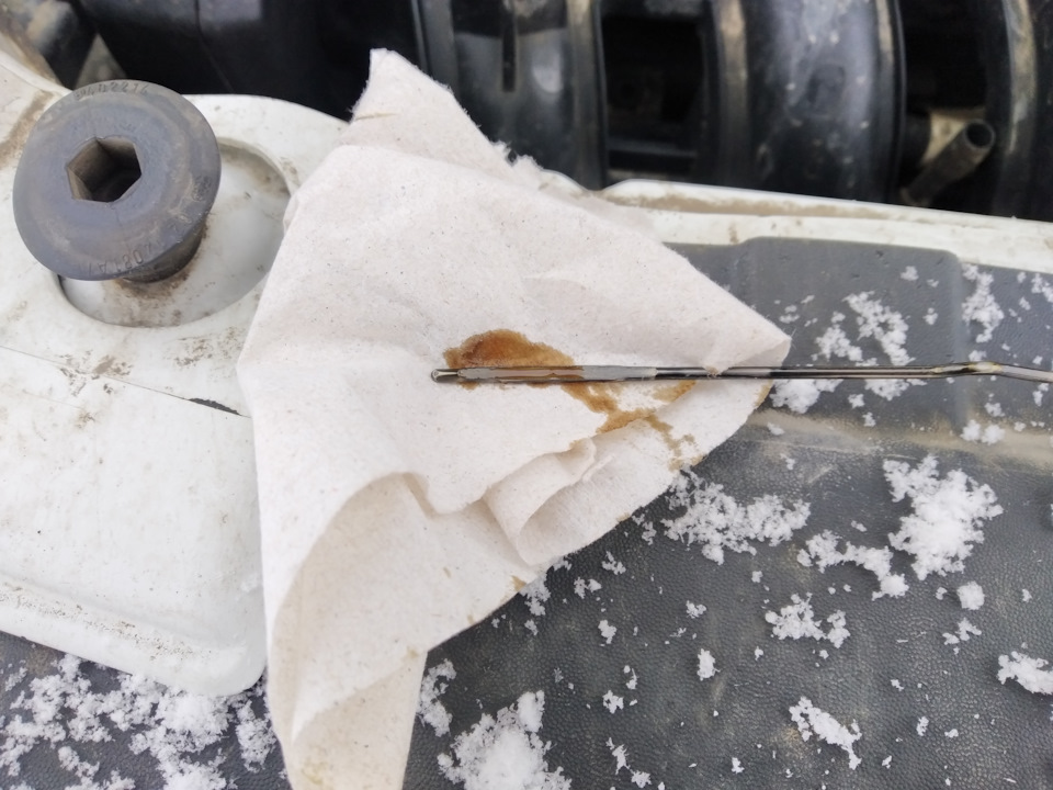 Замена масла Татнефть Luxe 5w40 — Lada Гранта, 1,6 л, 2013 года ...