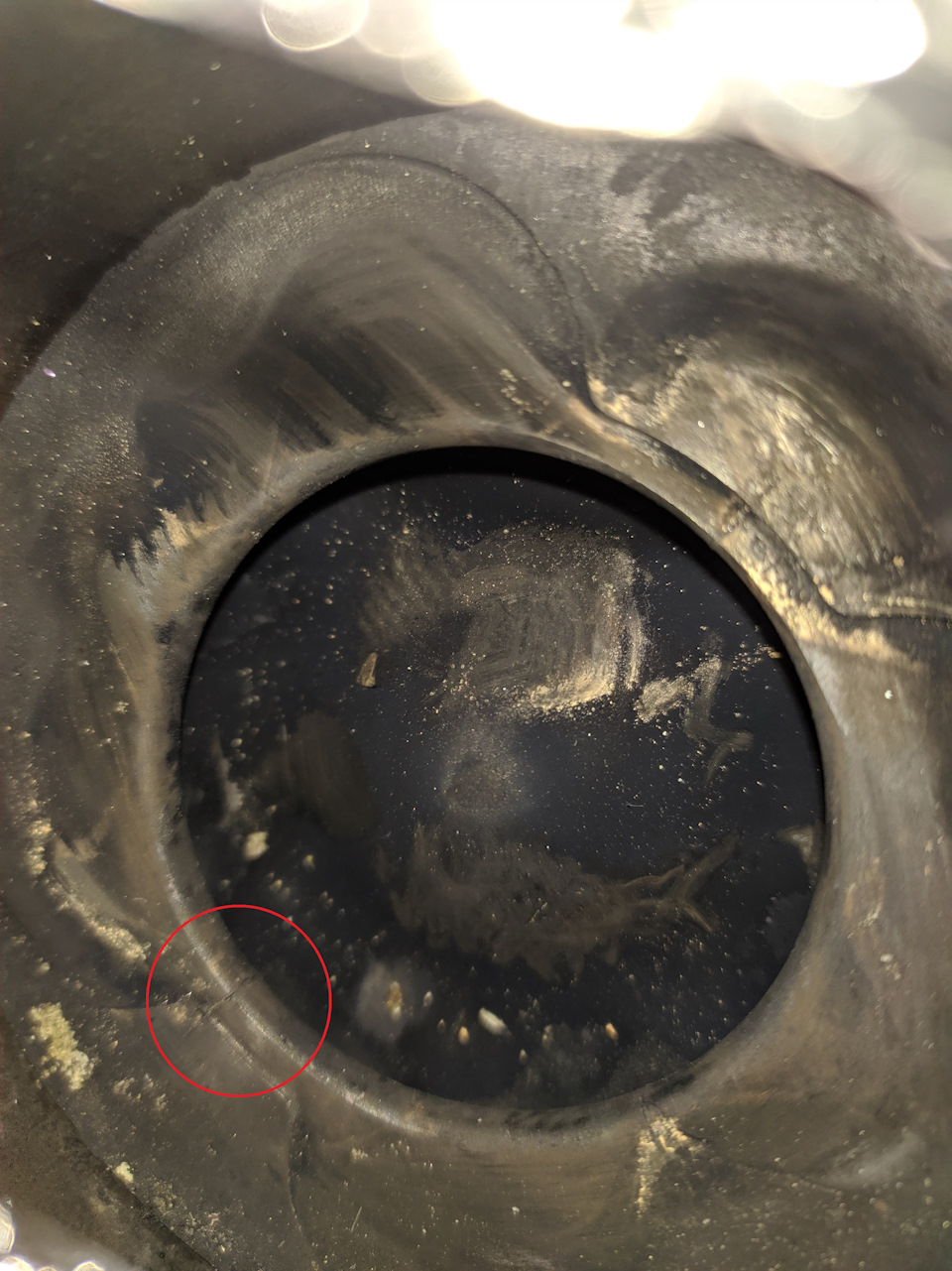 Другие поршня, по всем канонам это трещины перегрева. Если у меня их небыло, то вопросы к предыдущим владельцам. — Jeep Grand Cherokee (WK)