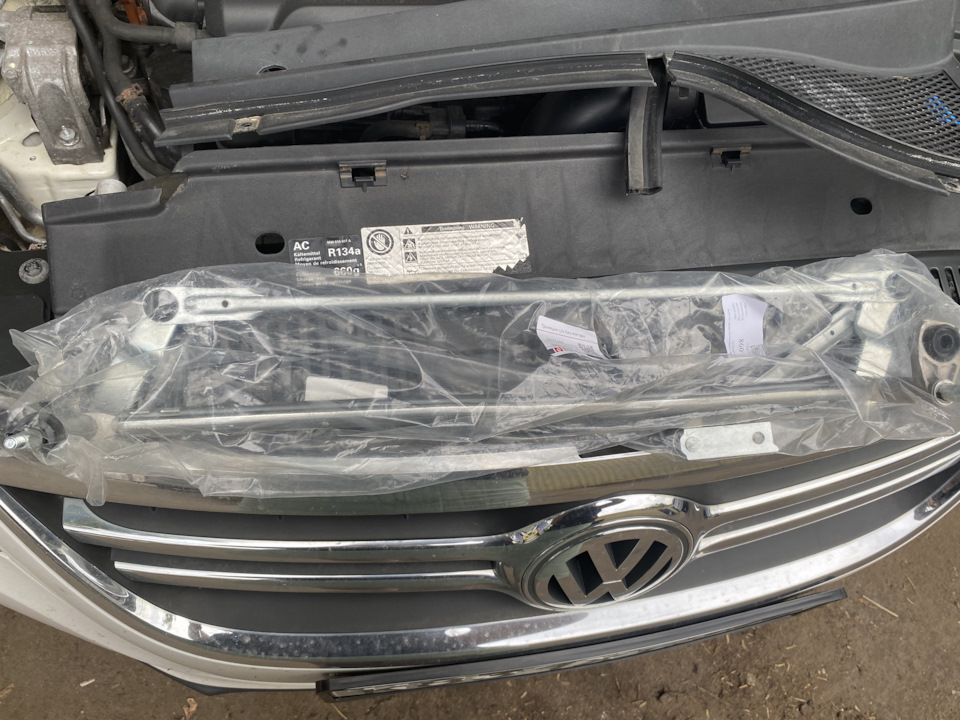 Замена трапеции дворников — Volkswagen Tiguan (1G), 2 л, 2010 года ...