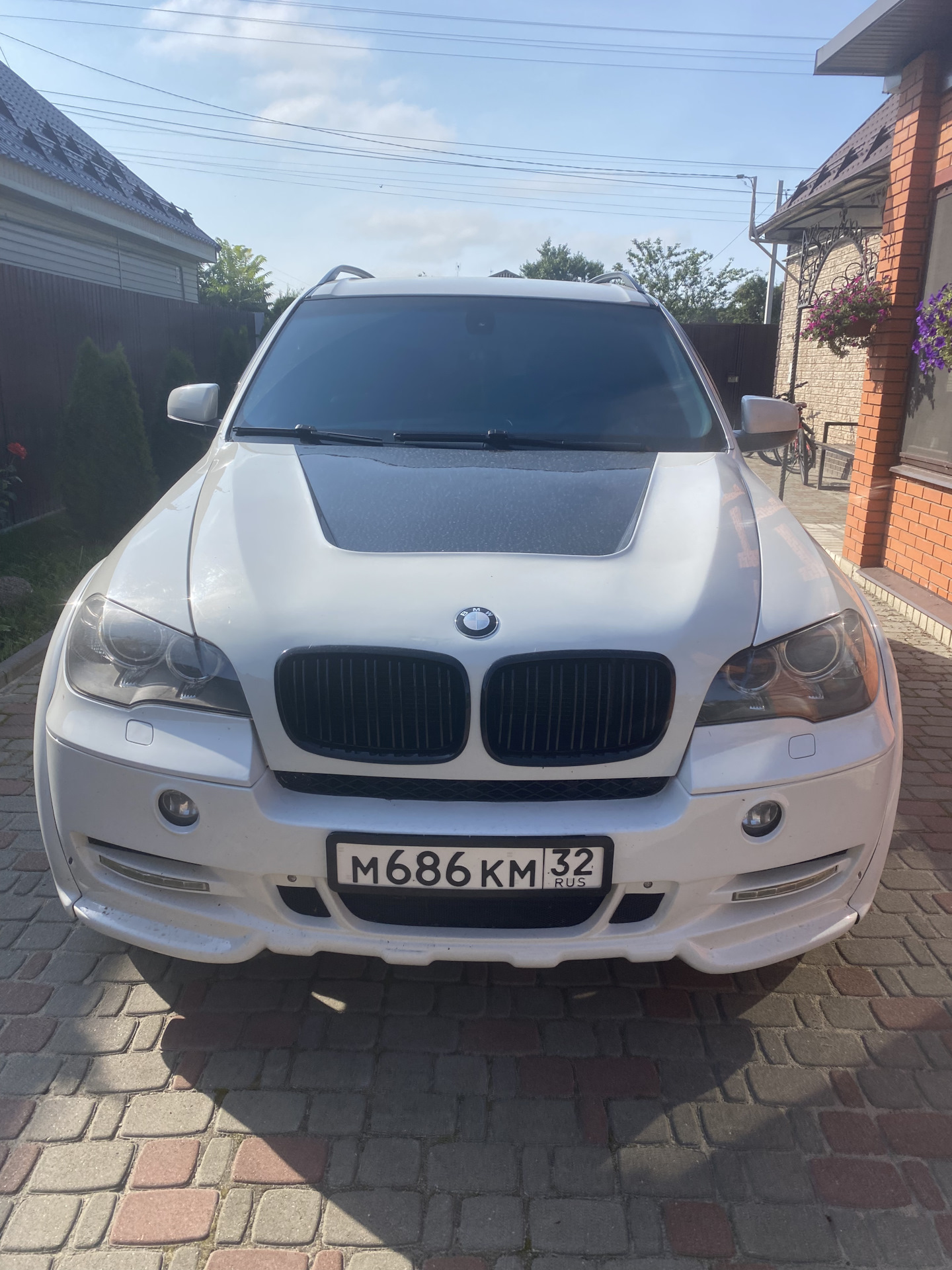 Капот на своем месте — BMW X5 (E70), 3 л, 2012 года | стайлинг | DRIVE2