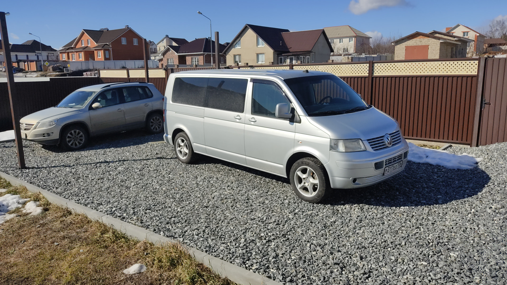 VW Caravelle с крышей