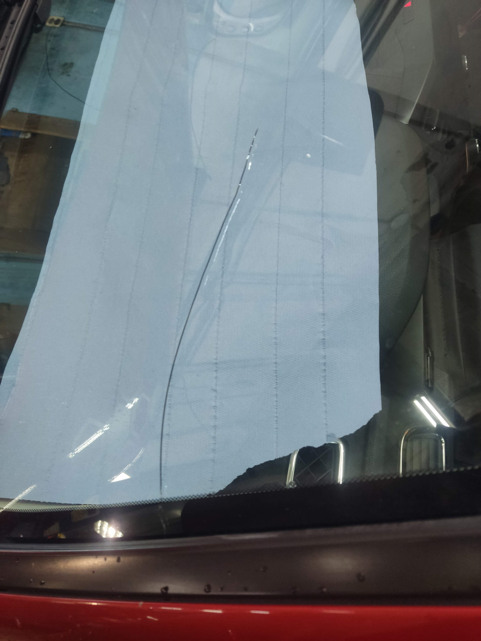 Как засверлить трещину на лобовом стекле