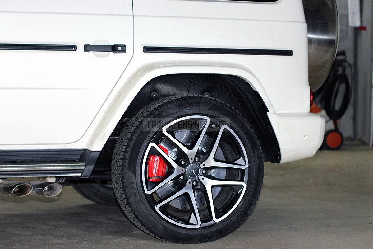 Накладка на гелик. Тормозные диски g63 AMG 2022. G63 AMG Carbon Ceramic. Тормоза AMG g63. Суппорта Mercedes g63 AMG.
