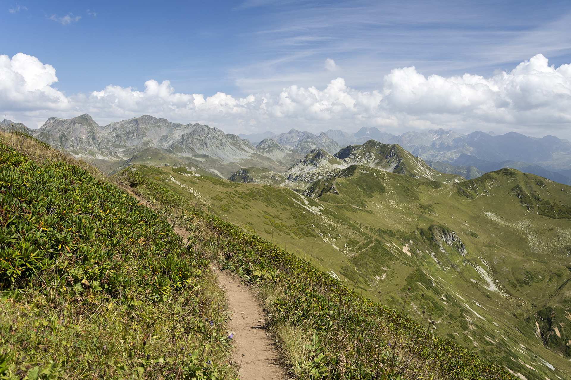 Переплав пыв абхазия. Перевал пыв абхазия. Перевал анчхо (пыв). Гора анчхо абхазия. Альпийские луга абхазии, пыв.