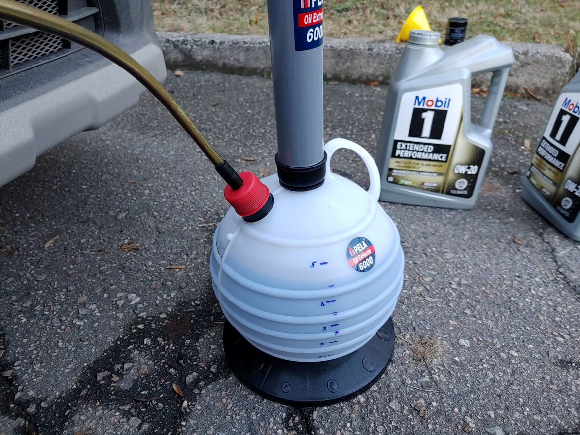 Поменял сам масло, попробовал промывку от VAG, поставил брызговики ...