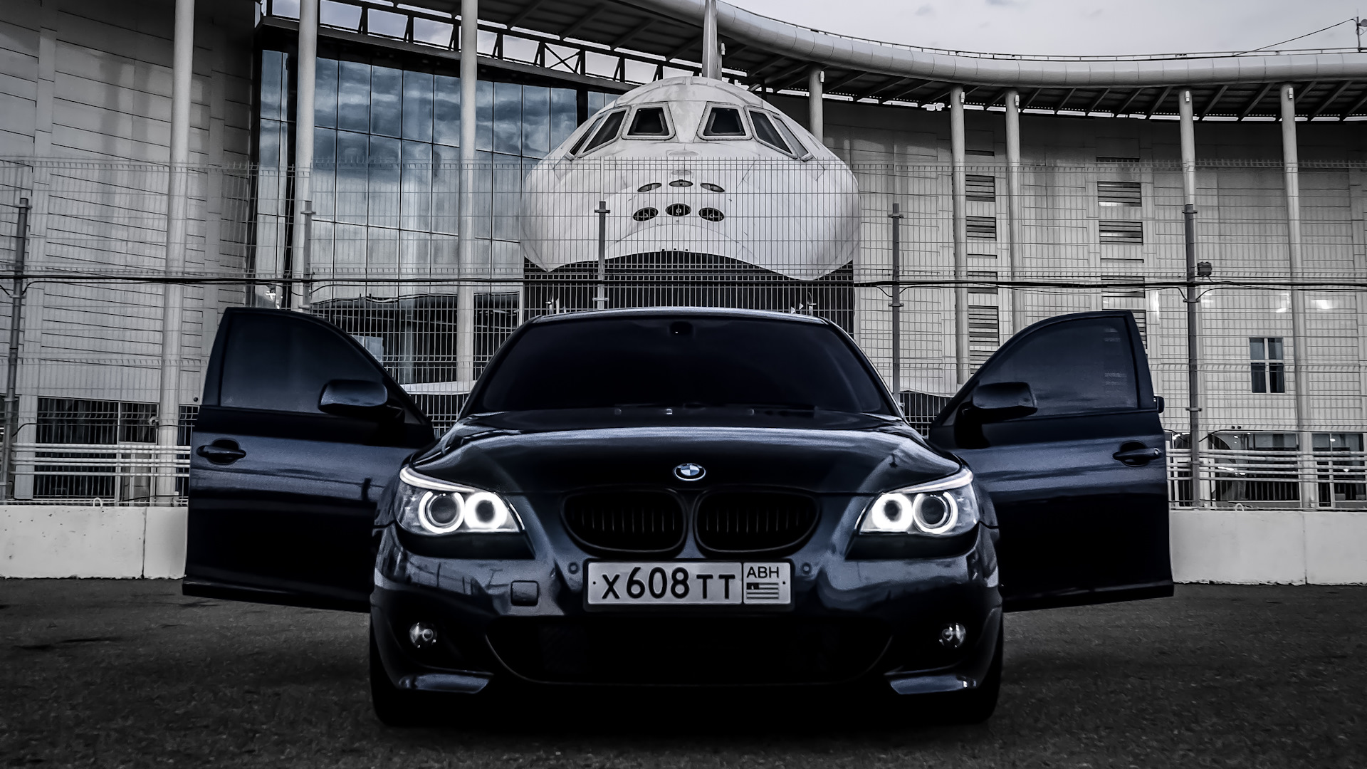 BMW 5 series (E60) 4.8 бензиновый 2007 | 550i Bayern Munich на DRIVE2