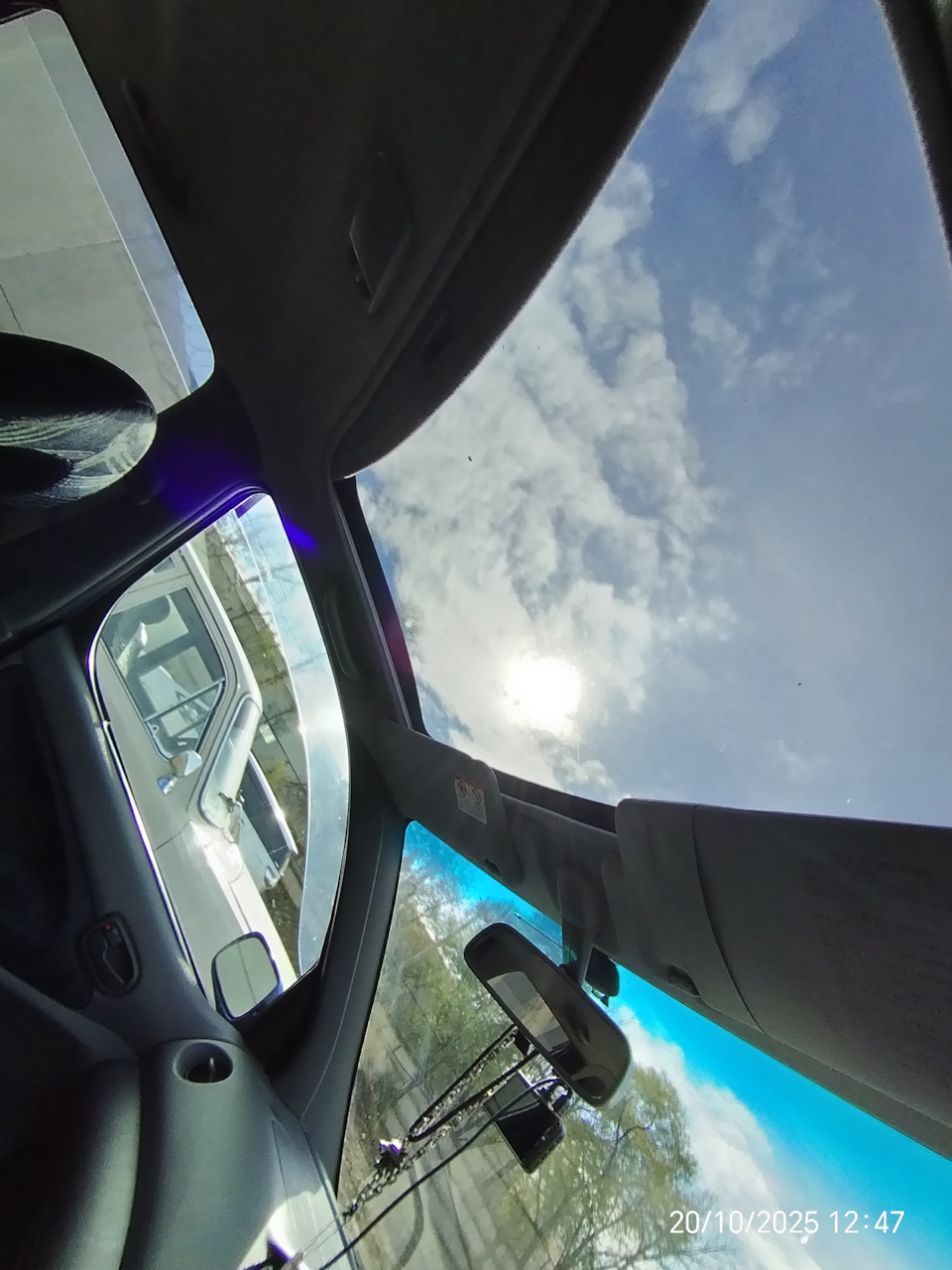 Полупонорама. — Daihatsu Yrv