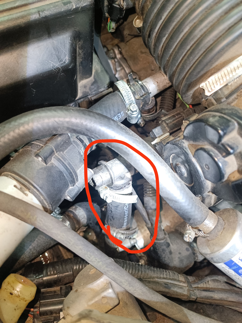 И чего ему подтекать? — Jaguar X-Type