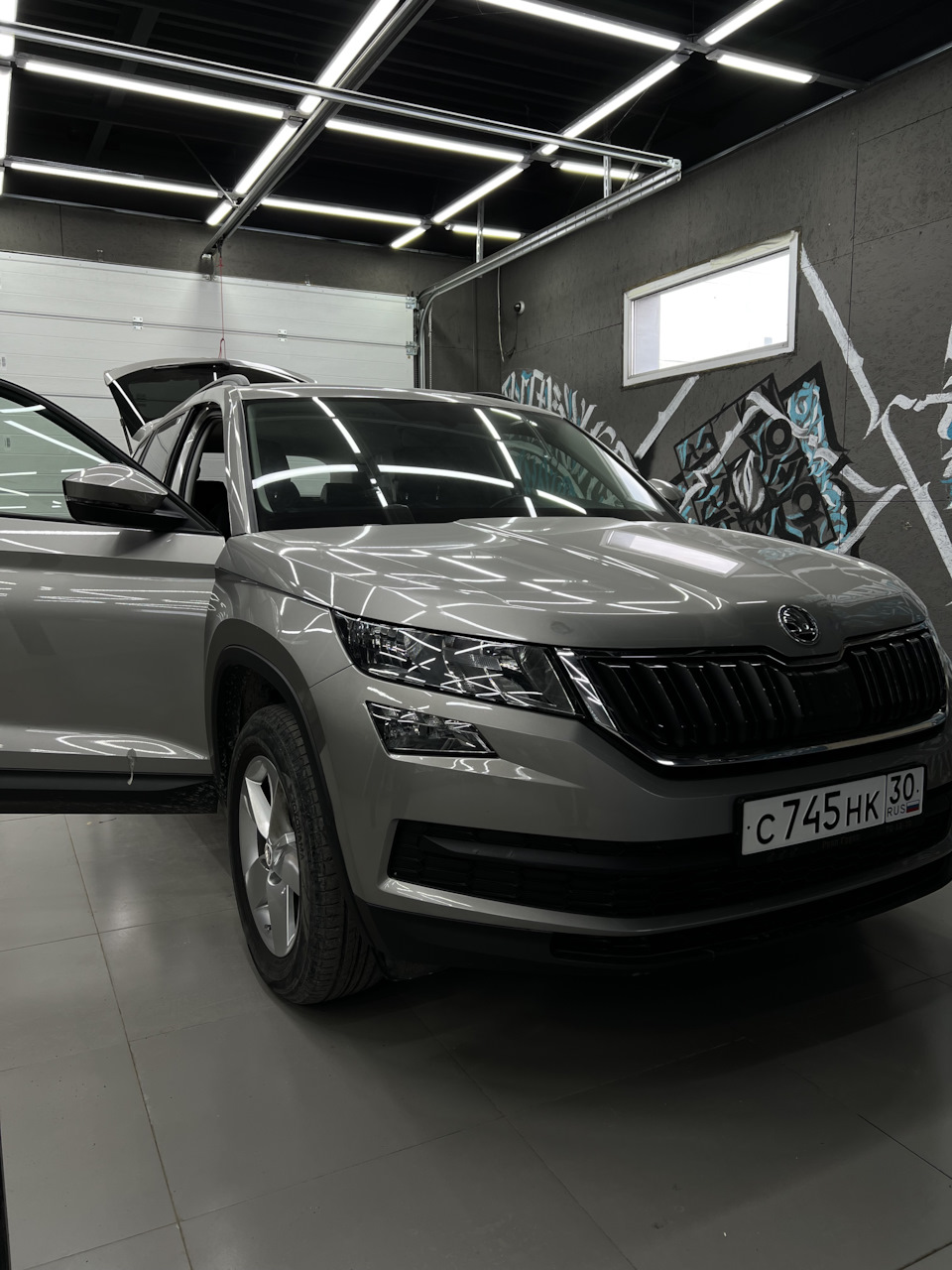 Установка камеры заднего вида с омывателем в Skoda Kodiaq — Студия  автозвука 