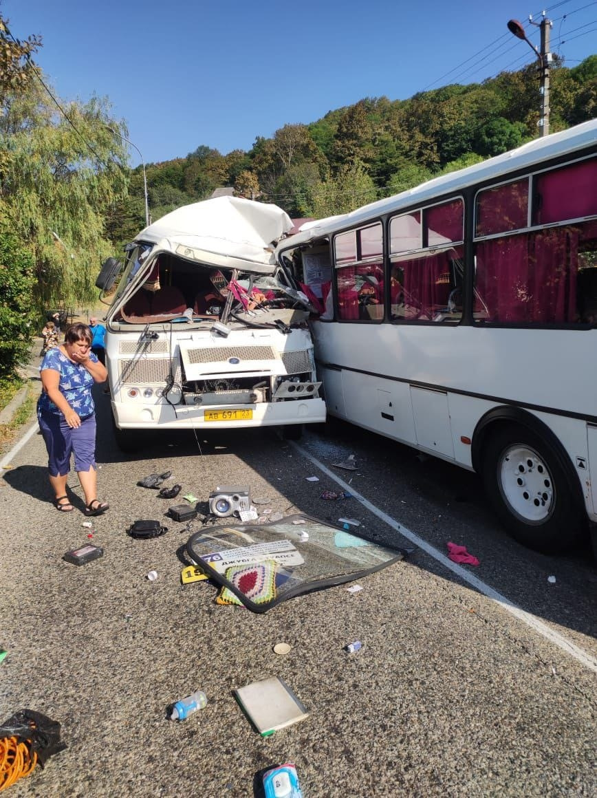 Икарус туапсе. Икарус 250 абхазии. Автобус туапсе георгиевская. Мессажай туапсе. Автобусы туапсе.