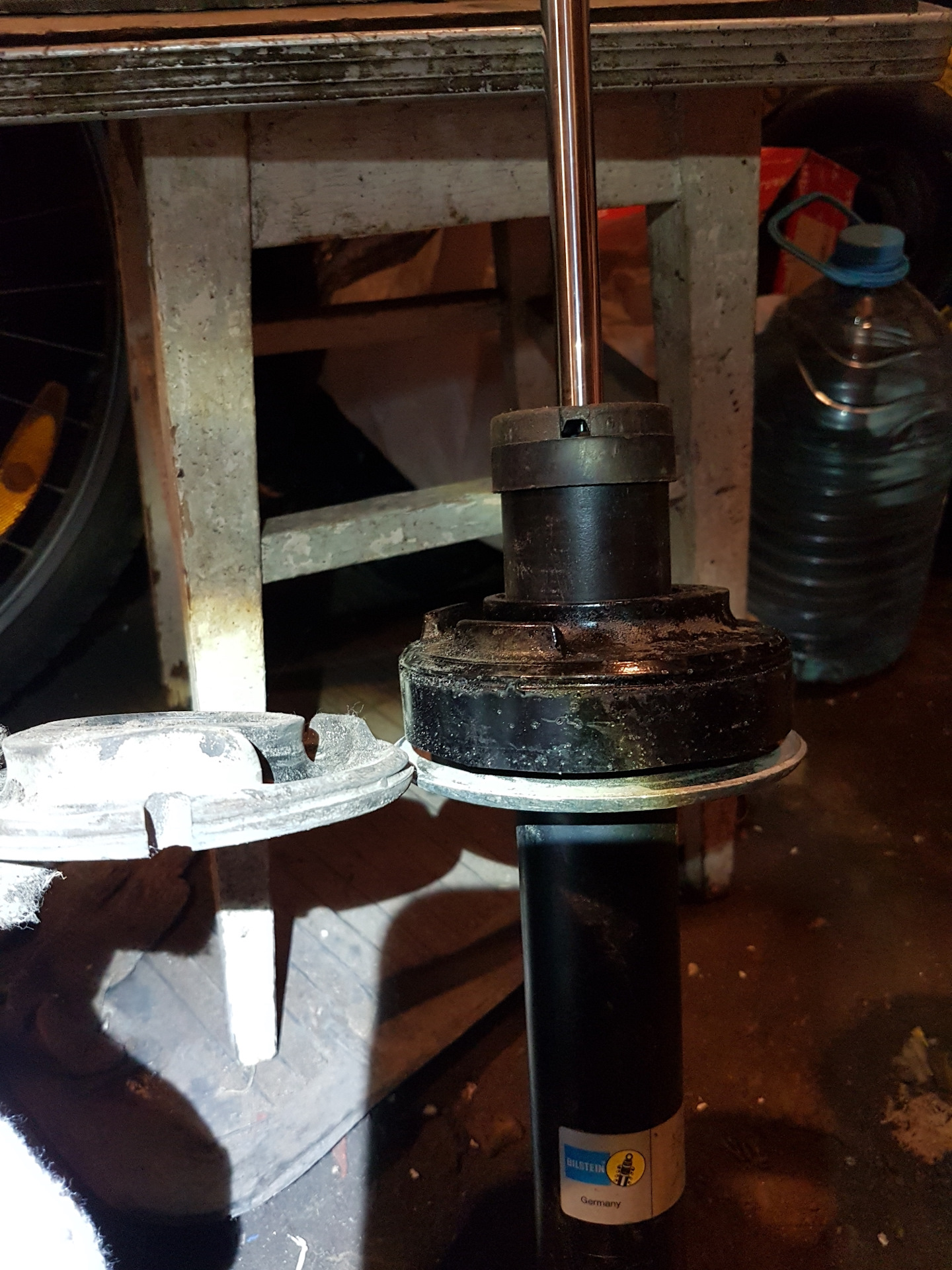 Проставки для увеличения клиренса ауди 80 б3. Задние стойки ауди 100 с3. Поднять ауди. Ауди 80 и3 проставки передние. Ауди 80 проставки под задние стойки.