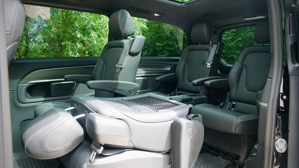 Автомобиль mercedes benz v250d