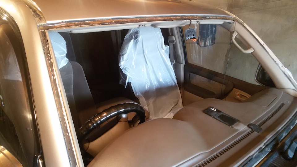 Как снять молдинг лобового стекла ленд крузер 100